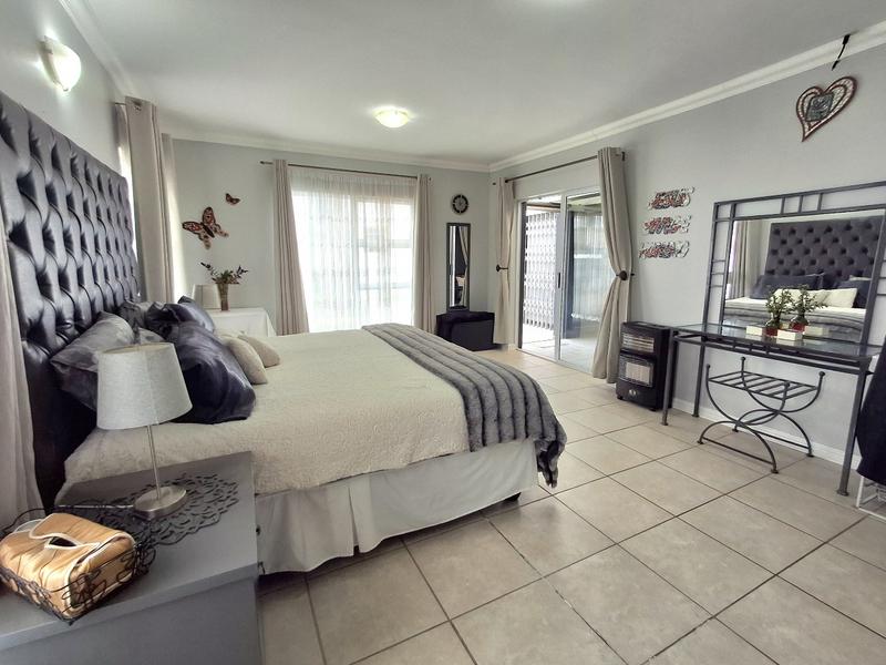 3 Bedroom Property for Sale in Golden Mile Western Cape